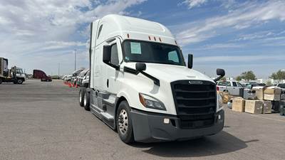 Freightliner Cascadia - 72" Raised Roof Double Bunk Sleeper, Detroit, Automatic