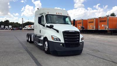 Freightliner Cascadia - 72" Extra-Tall Roof, Detroit, Automatic, Battery Powered HVAC with Optimized Idle
