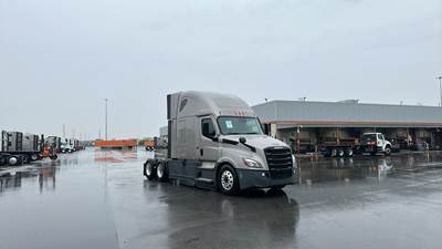 Freightliner Cascadia - 72" Raised Roof Double Bunk Sleeper, Detroit, Automatic, Optimized Idle
