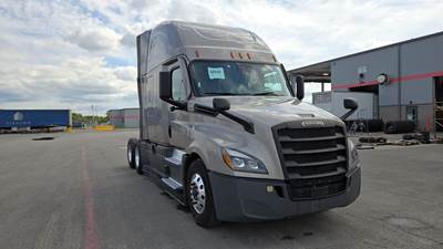 Freightliner Cascadia - 72" Raised Roof Double Bunk Sleeper, Detroit, Automatic, Optimized Idle