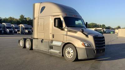Freightliner Cascadia - 72" Raised Roof Double Bunk Sleeper, Detroit, Automatic, Optimized Idle