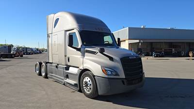 Freightliner Cascadia - 72" Raised Roof Double Bunk Sleeper, Detroit, Automatic, Optimized Idle