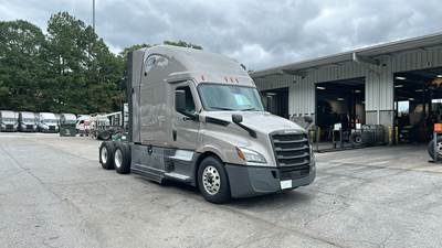 Freightliner Cascadia - 72" Raised Roof Double Bunk Sleeper, Detroit, Automatic, Battery Powered HVAC with Optimized Idle