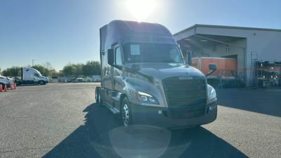 Freightliner Cascadia - 72" Raised Roof Double Bunk Sleeper, Detroit, Automatic, Optimized Idle