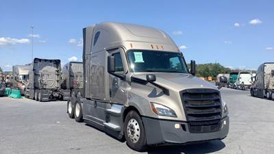 Freightliner Cascadia - 72" Raised Roof Double Bunk Sleeper, Detroit, Automatic, Battery Powered HVAC with Optimized Idle