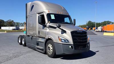 Freightliner Cascadia - 72" Raised Roof Double Bunk Sleeper, Detroit, Automatic, Optimized Idle
