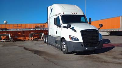 Freightliner Cascadia - 72" Raised Roof Double Bunk Sleeper, Detroit, Automatic, Battery Powered HVAC with Optimized Idle
