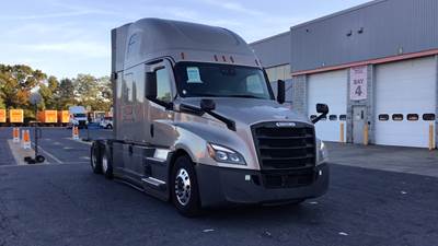 Freightliner Cascadia - 72" Raised Roof Double Bunk Sleeper, Detroit, Automatic, Battery Powered HVAC with Optimized Idle