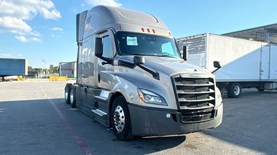 Freightliner Cascadia - 72" Raised Roof Double Bunk Sleeper, Detroit, Automatic, Optimized Idle