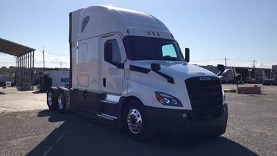 Freightliner Cascadia - 72" Raised Roof Double Bunk Sleeper, Detroit, Automatic, Battery Powered HVAC with Optimized Idle