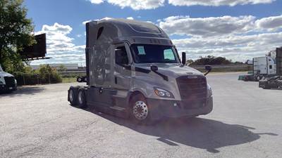 Freightliner Cascadia - 72" Raised Roof Double Bunk Sleeper, Detroit, Automatic, Battery Powered HVAC with Optimized Idle