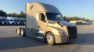 Freightliner Cascadia - 72" Raised Roof Double Bunk Sleeper, Detroit, Automatic, Battery Powered HVAC with Optimized Idle
