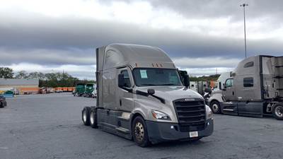 Freightliner Cascadia - 72" Raised Roof Double Bunk Sleeper, Detroit, Automatic, Battery Powered HVAC with Optimized Idle