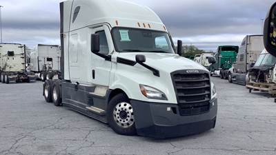 Freightliner Cascadia - 72" Raised Roof Double Bunk Sleeper, Detroit, Automatic, Battery Powered HVAC with Optimized Idle