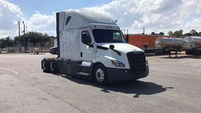 Freightliner Cascadia - 72" Raised Roof Double Bunk Sleeper, Detroit, Automatic, Battery Powered HVAC with Optimized Idle