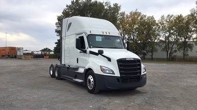 Freightliner Cascadia - 72" Raised Roof Double Bunk Sleeper, Detroit, Automatic, Battery Powered HVAC with Optimized Idle