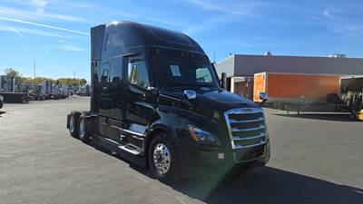 Freightliner Cascadia - 72" Raised Roof Double Bunk Sleeper w/ Lounge, Detroit, Automatic, Battery Powered HVAC w/ Optimized Idle