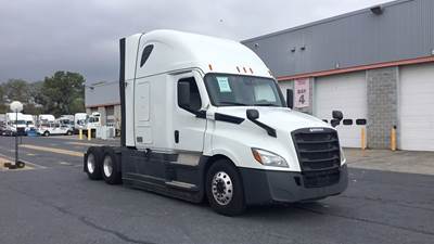 Freightliner Cascadia - 72" Raised Roof Double Bunk Sleeper, Detroit, Automatic, Battery Powered HVAC with Optimized Idle