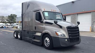 Freightliner Cascadia - 72" Raised Roof Double Bunk Sleeper, Detroit, Automatic, Optimized Idle