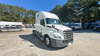 Freightliner Cascadia - 72" Raised Roof Double Bunk Sleeper, Detroit, Automatic, Battery Powered HVAC with Optimized Idle