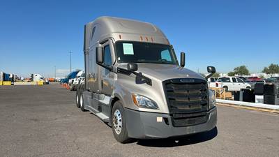 Freightliner Cascadia - 72" Raised Roof Double Bunk Sleeper, Detroit, Automatic, Battery Powered HVAC with Optimized Idle