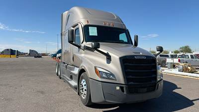 Freightliner Cascadia - 72" Raised Roof Double Bunk Sleeper, Detroit, Automatic, Optimized Idle