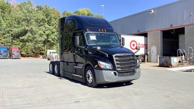 Freightliner Cascadia - 72" Raised Roof Double Bunk Sleeper, Detroit, Automatic, Battery Powered HVAC with Optimized Idle