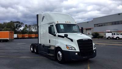 Freightliner Cascadia - 72" Raised Roof Double Bunk Sleeper, Detroit, Automatic, Battery Powered HVAC with Optimized Idle