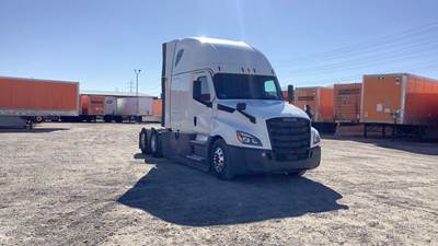 Freightliner Cascadia - 72" Raised Roof Double Bunk Sleeper, Detroit, Automatic, Battery Powered HVAC with Optimized Idle