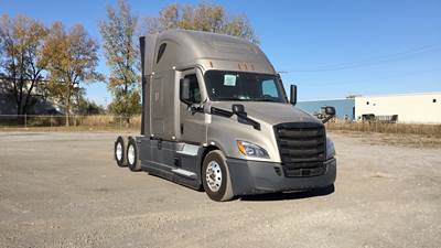 Freightliner Cascadia - 72" Raised Roof Double Bunk Sleeper, Detroit, Automatic, Battery Powered HVAC with Optimized Idle