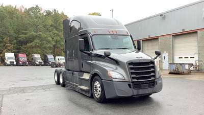 Freightliner Cascadia - 72" Raised Roof Double Bunk Sleeper, Detroit, Automatic, Optimized Idle