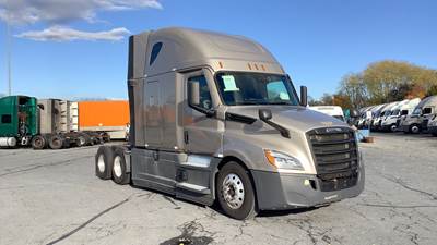 Freightliner Cascadia - 72" Raised Roof Double Bunk Sleeper, Detroit, Automatic, Battery Powered HVAC with Optimized Idle