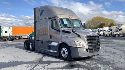Freightliner Cascadia - 72" Raised Roof Double Bunk Sleeper, Detroit, Automatic, Battery Powered HVAC with Optimized Idle