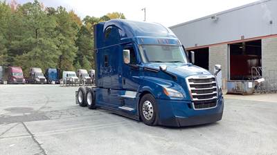 Freightliner Cascadia - 72" Raised Roof Double Bunk Sleeper w/ Lounge, Detroit, Automatic, Battery Powered HVAC with Optimized Idle