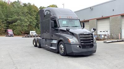 Freightliner Cascadia - 72" Raised Roof Double Bunk Sleeper, Detroit, Automatic, Battery Powered HVAC with Optimized Idle