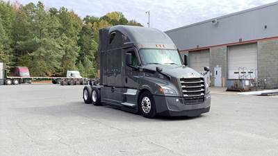 Freightliner Cascadia - 72" Raised Roof Double Bunk Sleeper, Detroit, Automatic, Battery Powered HVAC with Optimized Idle