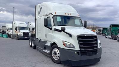 Freightliner Cascadia - 72" Raised Roof Double Bunk Sleeper, Detroit, Automatic, Battery Powered HVAC with Optimized Idle