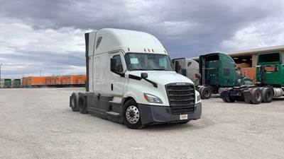 Freightliner Cascadia - 72" Raised Roof Double Bunk Sleeper, Detroit, Automatic, Battery Powered HVAC with Optimized Idle