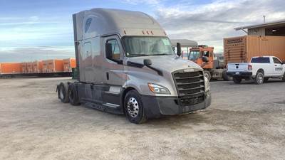 Freightliner Cascadia - 72" Raised Roof Double Bunk Sleeper, Detroit, Automatic, Battery Powered HVAC with Optimized Idle