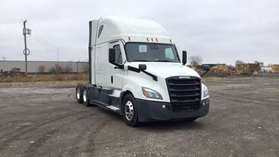 Freightliner Cascadia - 72" Raised Roof Double Bunk Sleeper, Detroit, Automatic, Battery Powered HVAC with Optimized Idle