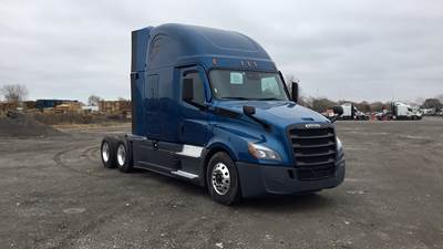 Freightliner Cascadia - 72" Raised Roof Double Bunk Sleeper, Detroit, Automatic, Battery Powered HVAC with Optimized Idle