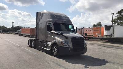 Freightliner Cascadia - 72" Raised Roof Double Bunk Sleeper, Detroit, Automatic, Optimized Idle