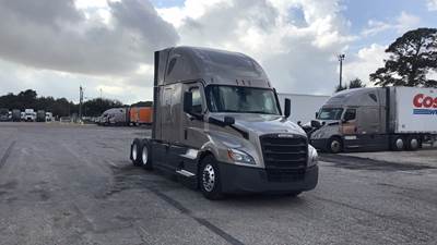 Freightliner Cascadia - 72" Raised Roof Double Bunk Sleeper, Detroit, Automatic, Optimized Idle