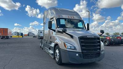 Freightliner Cascadia - 72" Raised Roof Double Bunk Sleeper, Detroit, Automatic, Optimized Idle