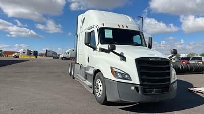 Freightliner Cascadia - 72" Raised Roof Double Bunk Sleeper, Detroit, Automatic, Battery Powered HVAC with Optimized Idle