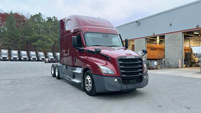 Freightliner Cascadia - 72" Raised Roof Double Bunk Sleeper, Detroit, Automatic, Battery Powered HVAC with Optimized Idle
