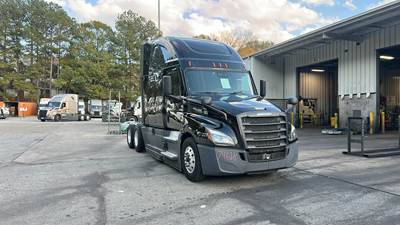 Freightliner Cascadia - 72" Raised Roof Double Bunk Sleeper, Detroit, Automatic, Battery Powered HVAC with Optimized Idle