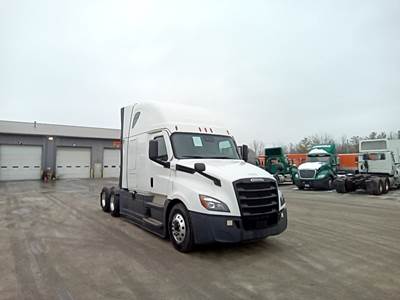 Freightliner Cascadia - 72" Raised Roof Double Bunk Sleeper, Detroit, Automatic, Battery Powered HVAC with Optimized Idle