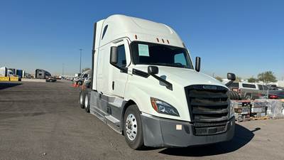 Freightliner Cascadia - 72" Raised Roof Double Bunk Sleeper, Detroit, Automatic, Battery Powered HVAC with Optimized Idle