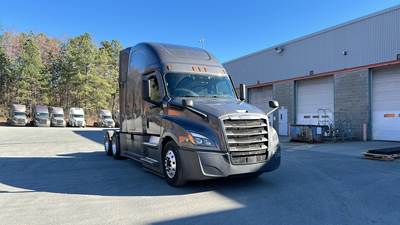 Freightliner Cascadia - 72" Raised Roof Double Bunk Sleeper, Detroit, Automatic, Battery Powered HVAC with Optimized Idle